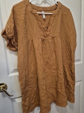 Zenana Outfitters Crinkled V-Neck Tunic in Camel Brown